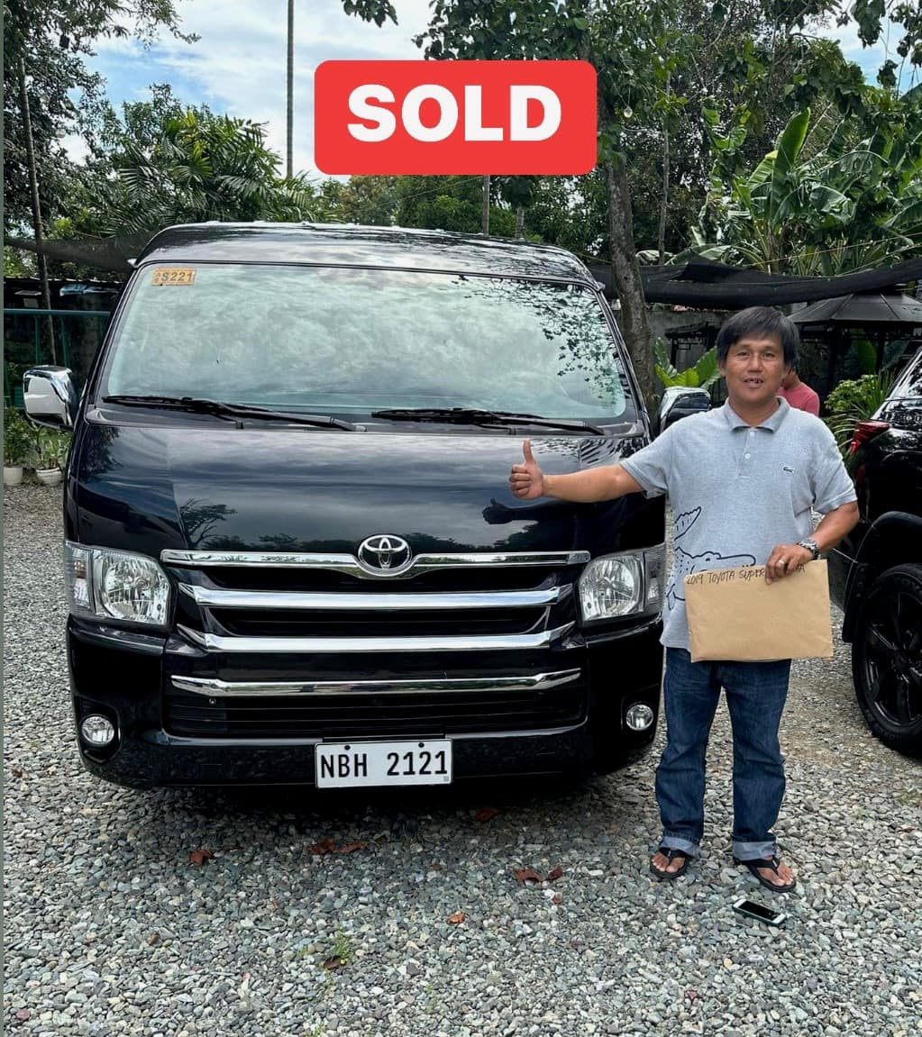 Black Toyota Hiace photo