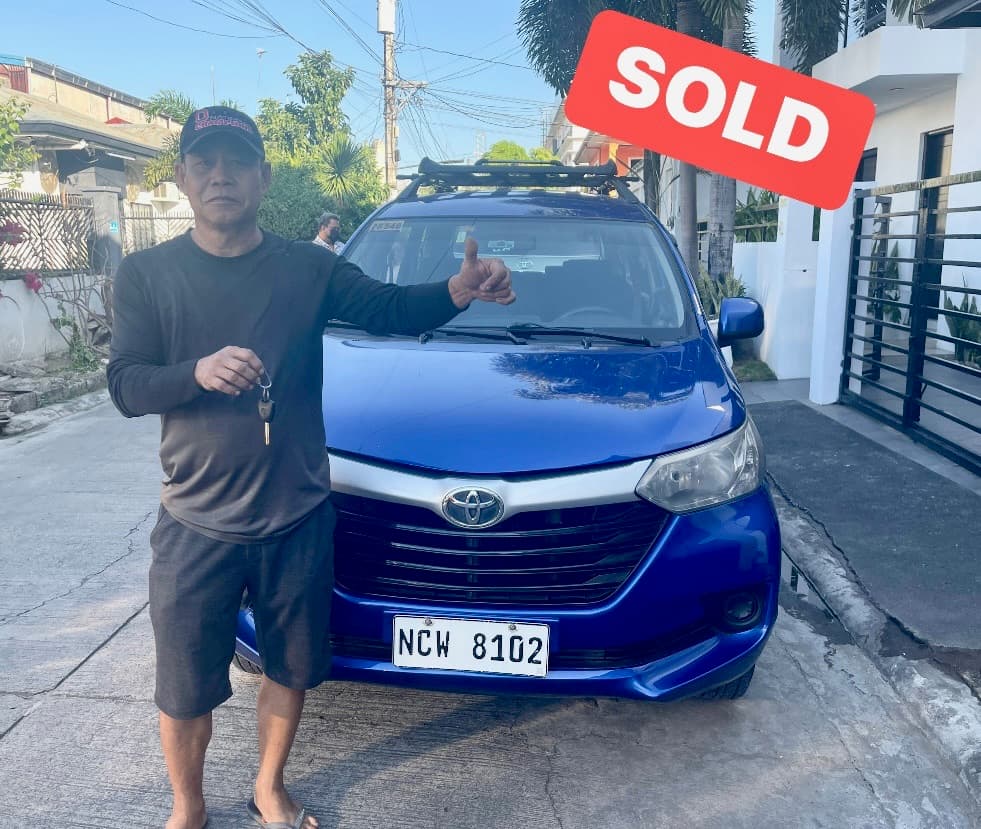 Blue Toyota Avanza photo