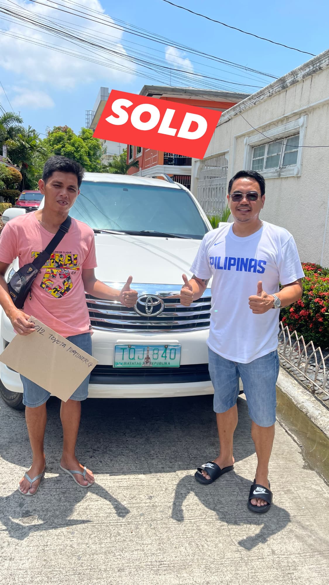 White Toyota Innova photo