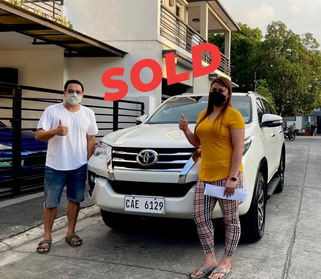 White Toyota Fortuner photo