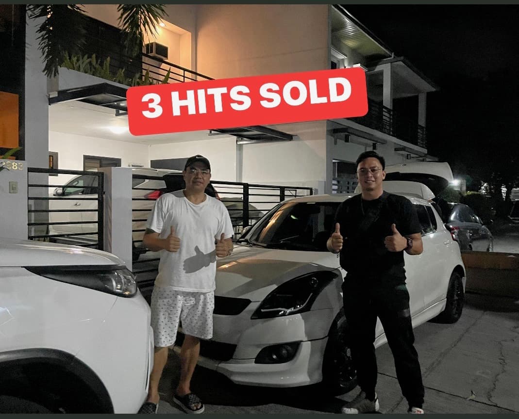 White Mazda 3 photo