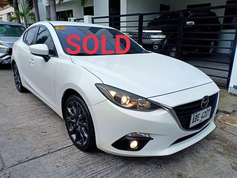 White Mazda 3 photo