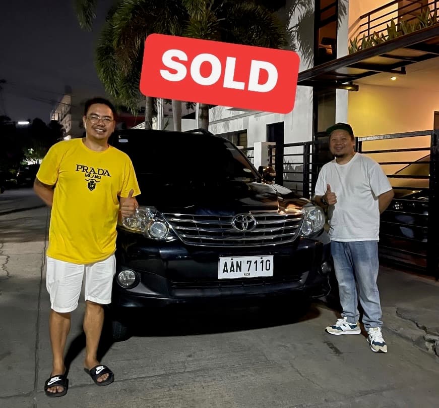 Black Toyota Fortuner photo