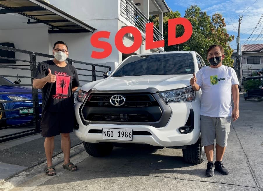 White Toyota Hilux photo