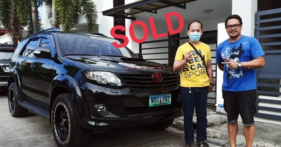 Black Toyota Fortuner photo