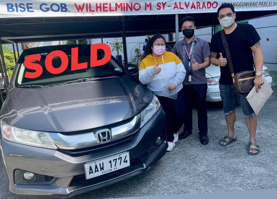 Gray Honda City photo