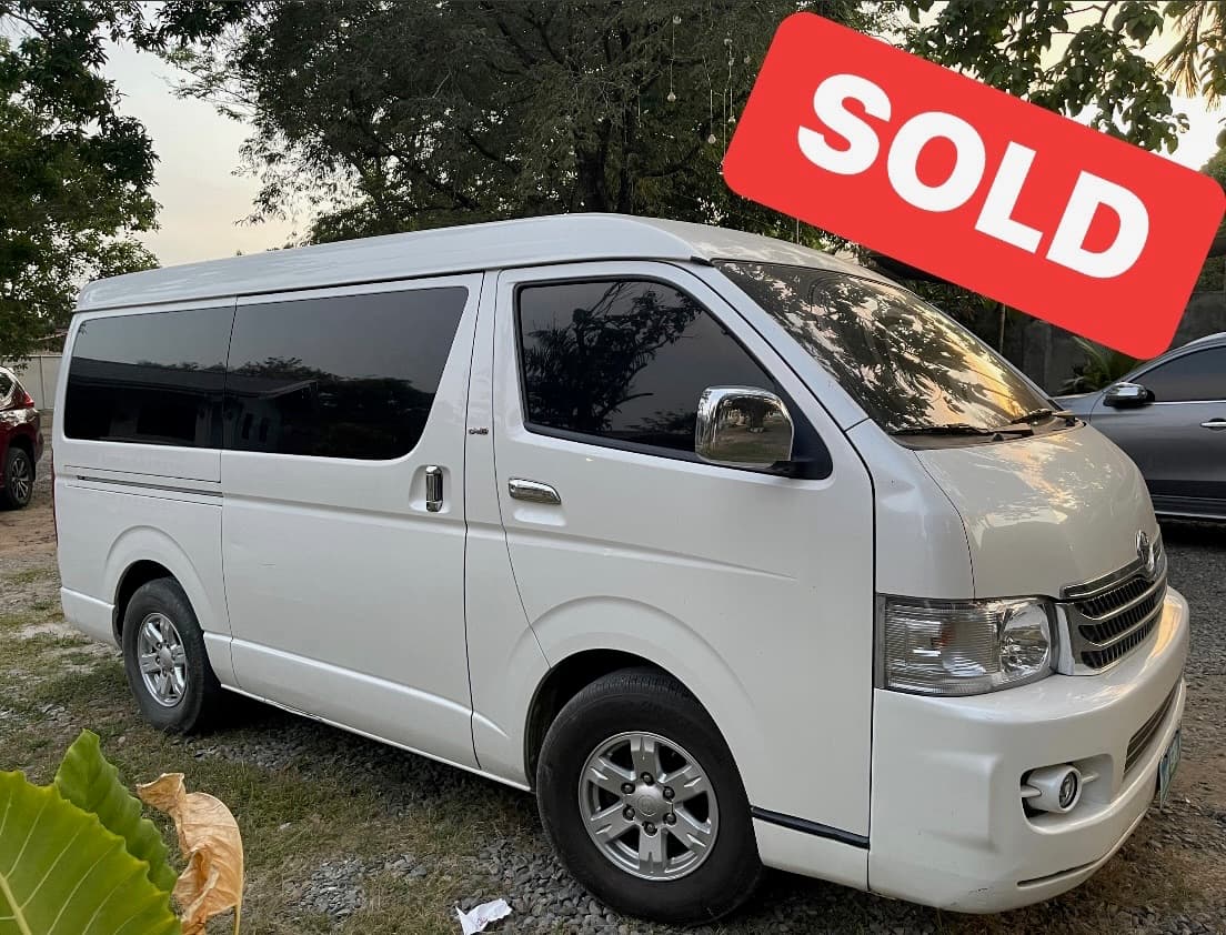 White Toyota Hiace photo