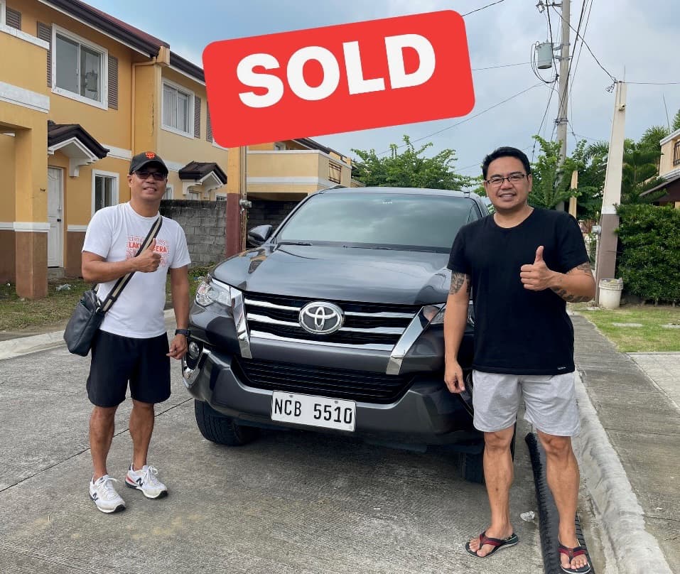 White Toyota Fortuner photo