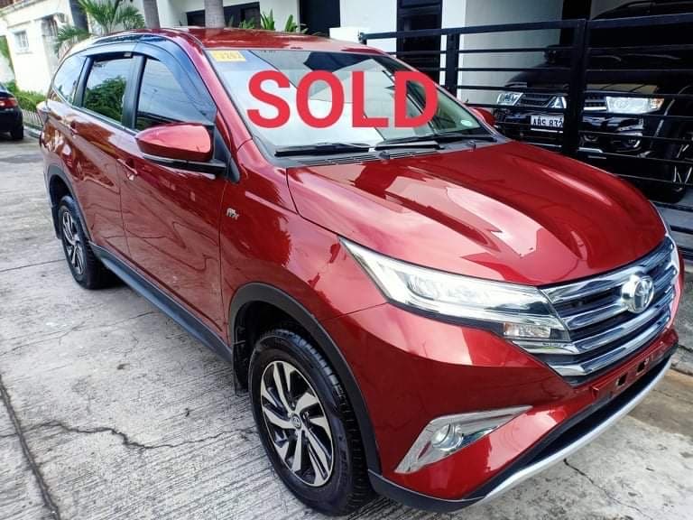 Red Honda BR-V photo