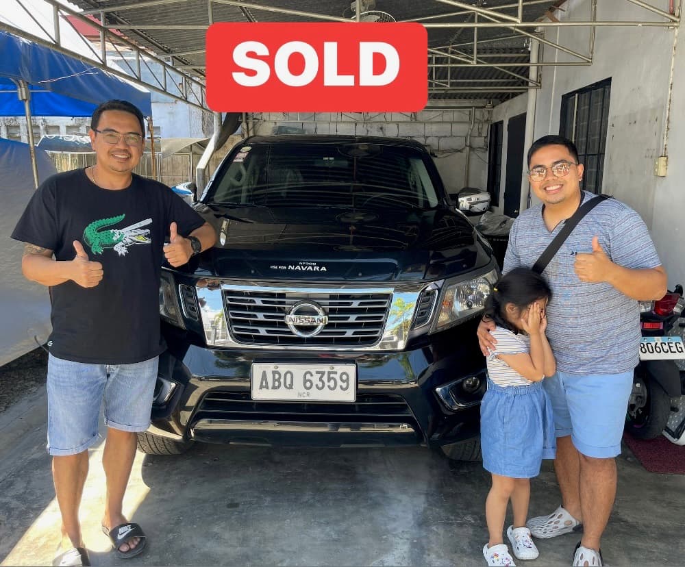 Black Nissan Navara photo
