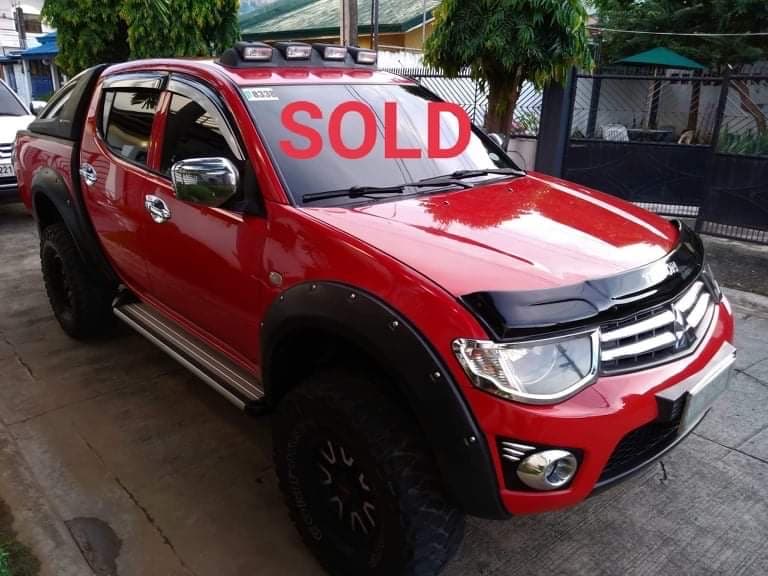 Red Ford Ranger photo