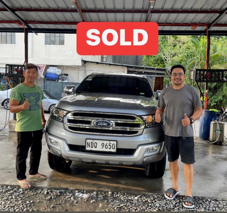 Silver Ford Everest photo