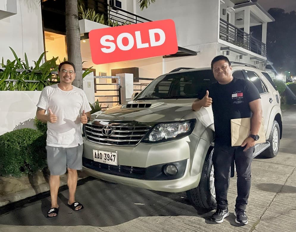 Silver Toyota Avanza photo