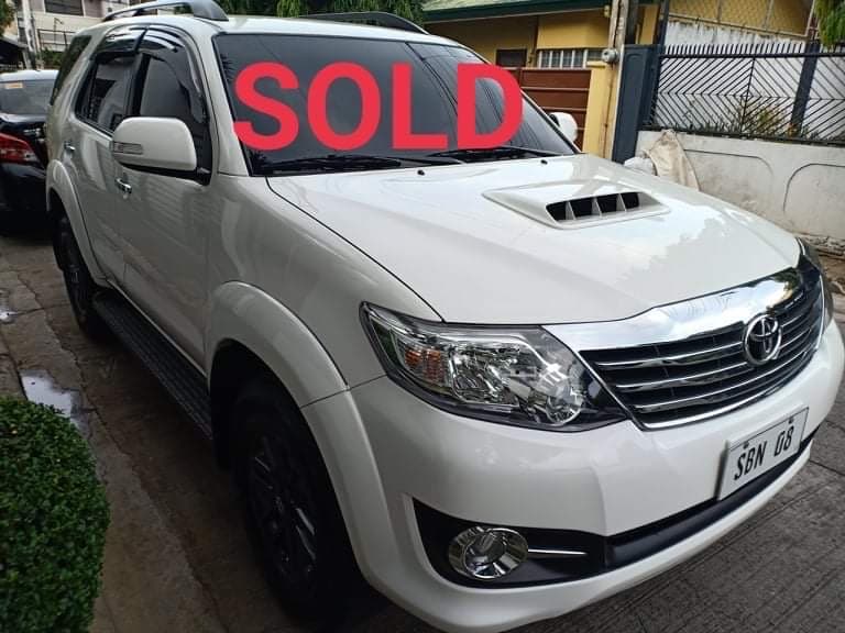 White Toyota Fortuner photo