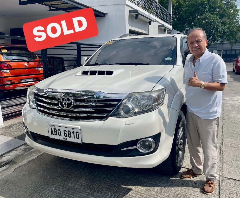 White Toyota Fortuner photo