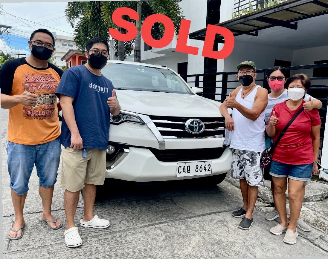 White Toyota Fortuner photo