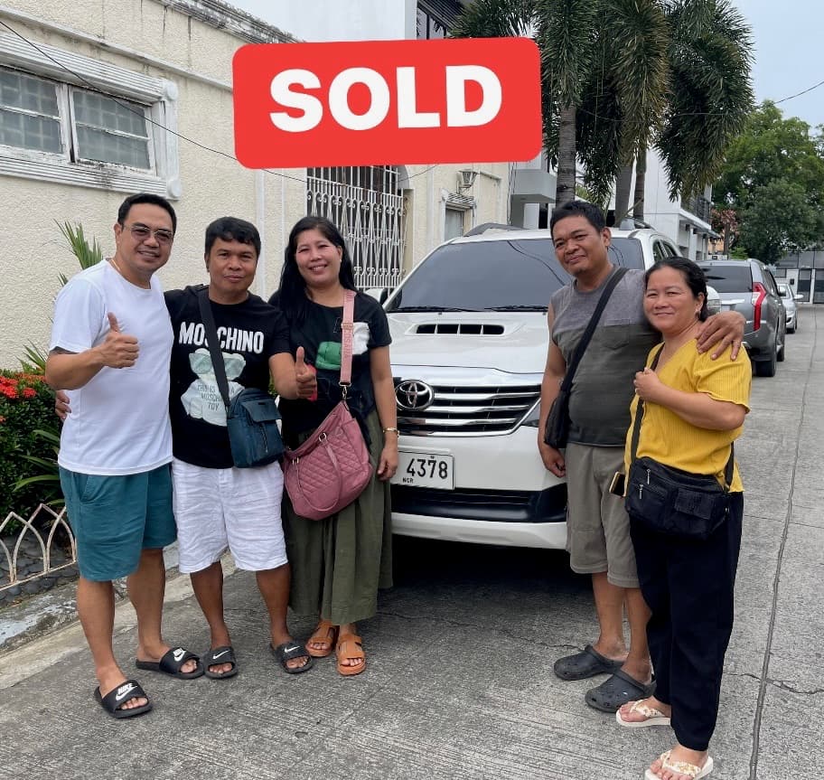 Gray Toyota Innova photo