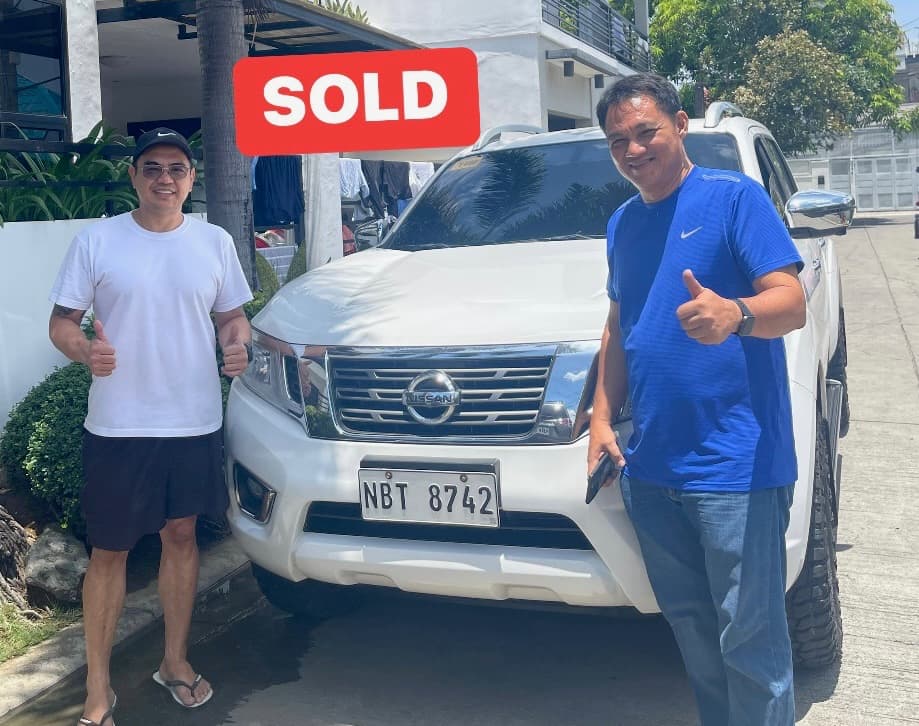 Black Nissan Navara photo
