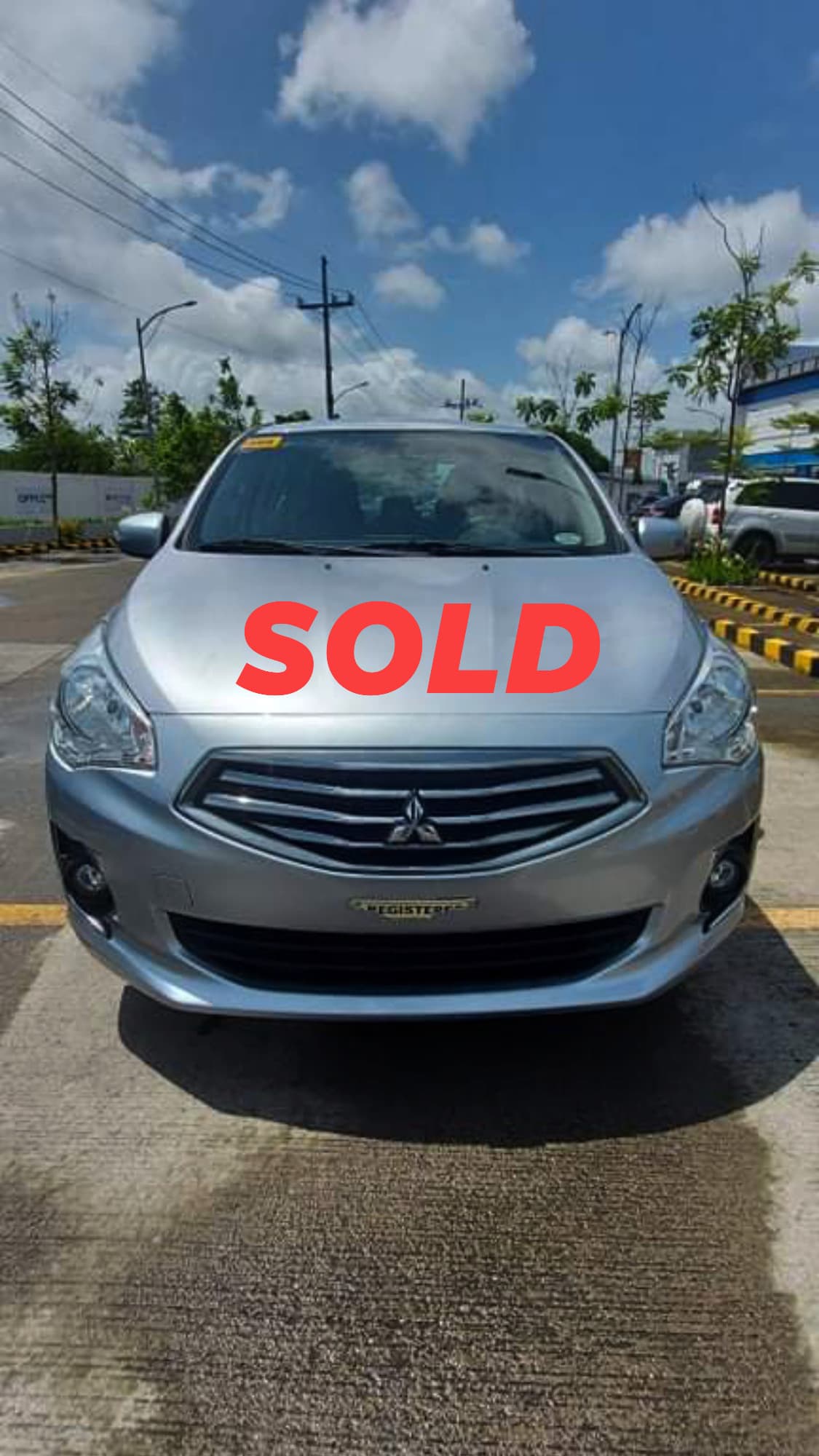 Silver Mitsubishi Xpander photo