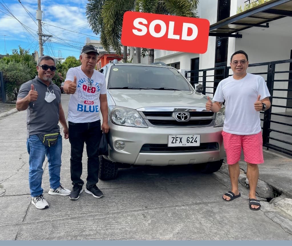 Silver Toyota Fortuner photo