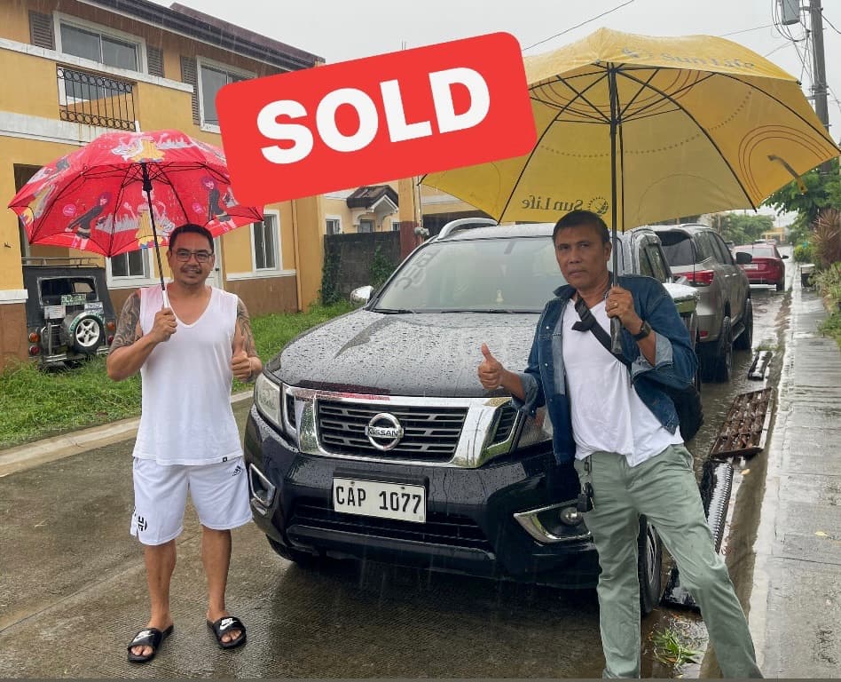 Silver Nissan Juke photo