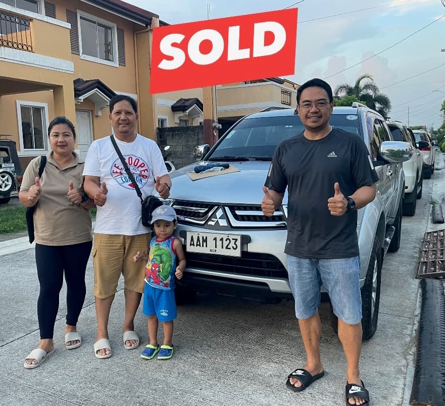 Black Mitsubishi Xpander photo