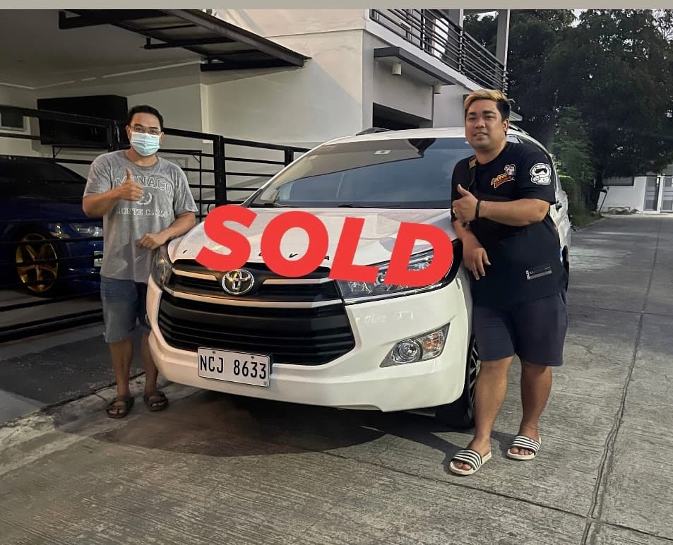 White Toyota Innova photo