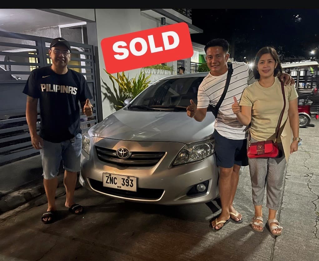 Silver Toyota Corolla photo