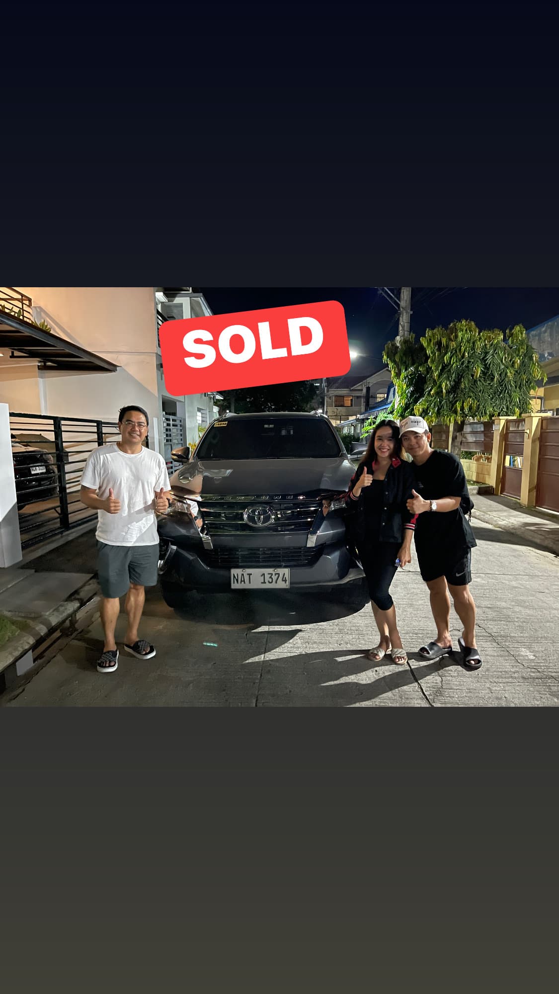 Black Lexus SUV photo