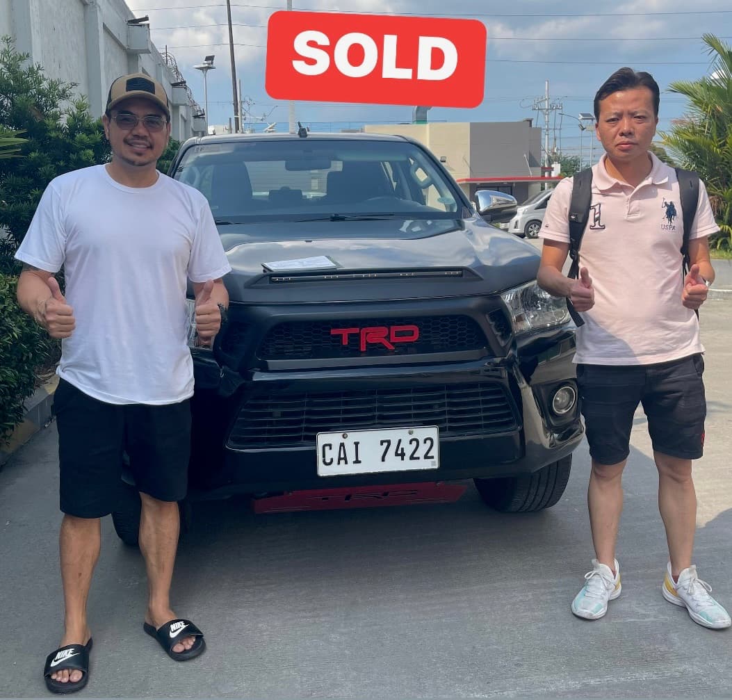 Black Toyota Hilux photo