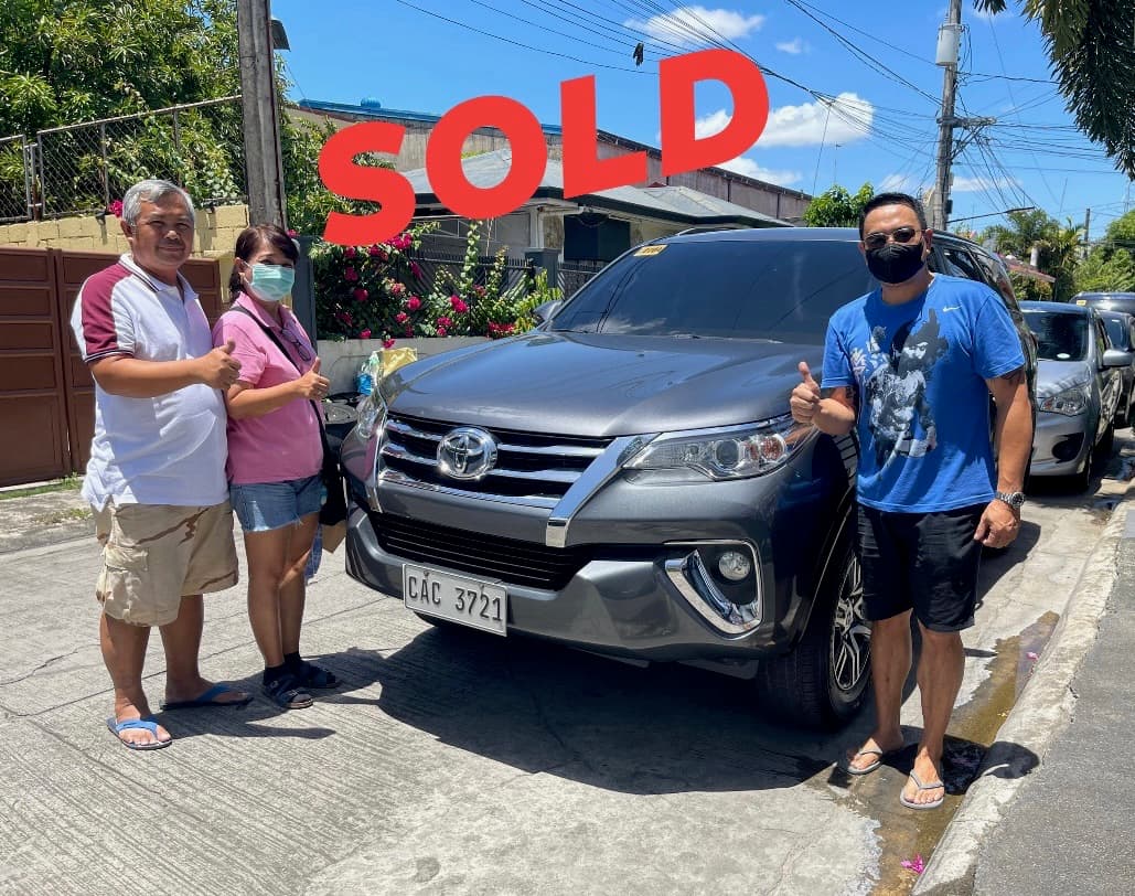 Gray Toyota Fortuner photo