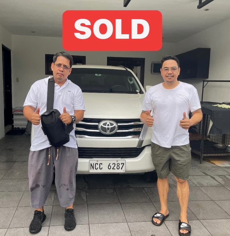 White Toyota Fortuner photo