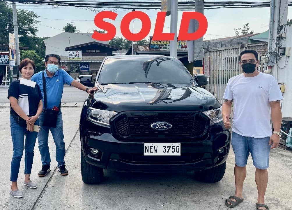 Black Ford Everest photo